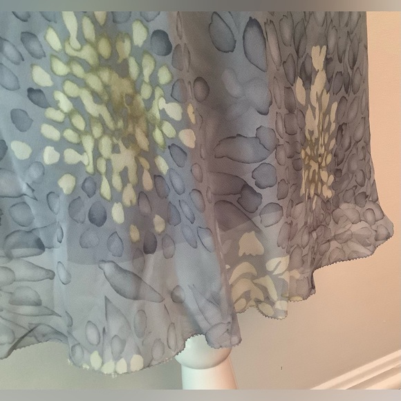 BCBGMaxAzria Silk Skirt w/ Flower Detail - Picture 4 of 5